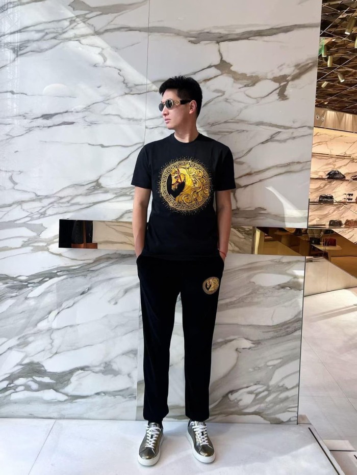 Luxury Equestrian Style Golden Horse Portrait Greca Circle Rhinestone Sparkle Print T-shirt 29140041