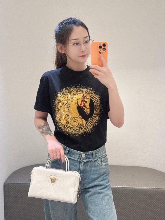 Luxury Equestrian Style Golden Horse Portrait Greca Circle Rhinestone Sparkle Print T-shirt 29140041