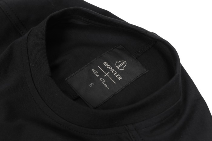 1:1 quality version Co-branded Moncler Large Chest Logo Tee 29214040