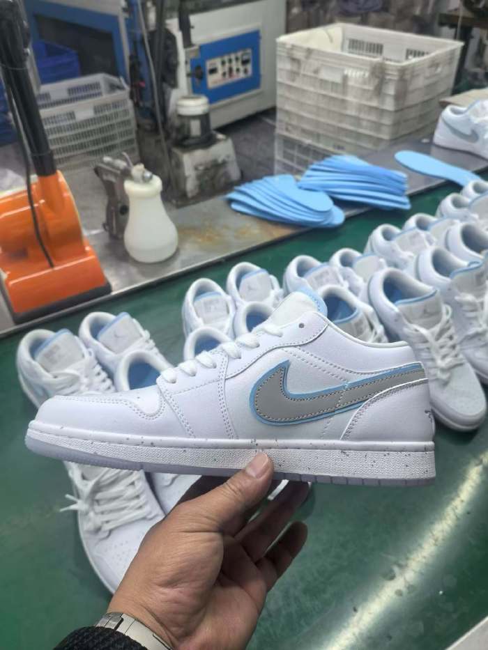 [plus-size shoes] Air @j1 Low Dare To Fly White Silver Reflective Swoosh Classic Retro Leather Sneakers 29225181