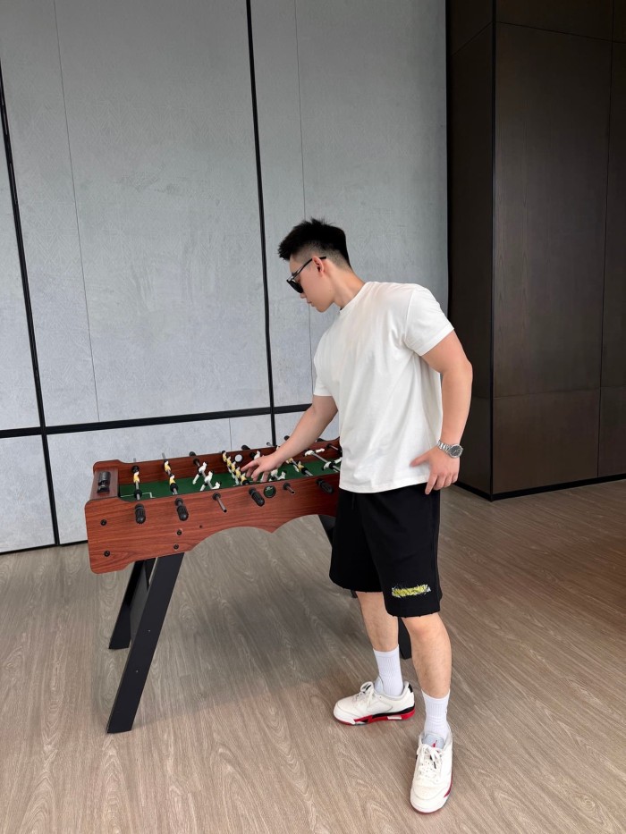 1:1 quality version Drawstring Elastic Waist Raw Edge Hem Cracked Yellow Green Paint Letter Print Wide Leg Five Inch Athletic Sweat Shorts 29321180