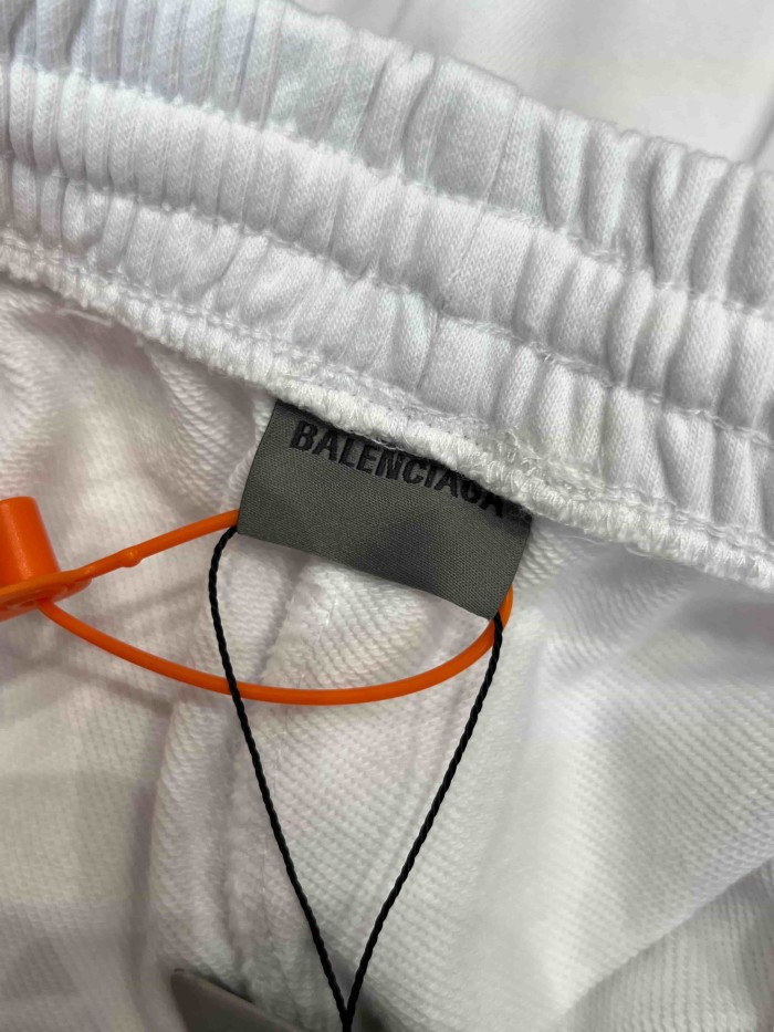 1:1 quality version  Drawstring Elastic Waist Raw Edge Hem Cracked Green Paint Letter Print Wide Leg Five Inch Athletic Sweat Shorts 29321419