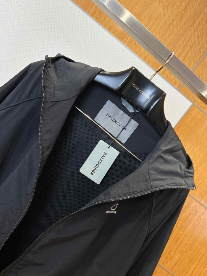 1:1 quality version Raglan Hooded Sun Protection Jacket Full Front Zip Curved Small Logo Print Sun Coat 29321127