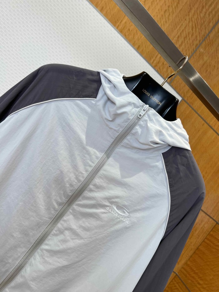 1:1 quality version Raglan Hooded Sun Protection Jacket Double Front Zipper Curved Small Logo Print Lightweight Breathable Sun Coat 29321122