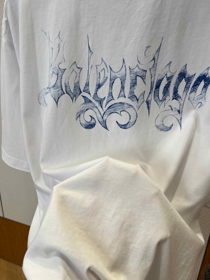 1:1 quality version Gothic Script Gradient Vintage Letter Print Distressed Frayed Neck Oversized T-shirt 2 colors 29321473