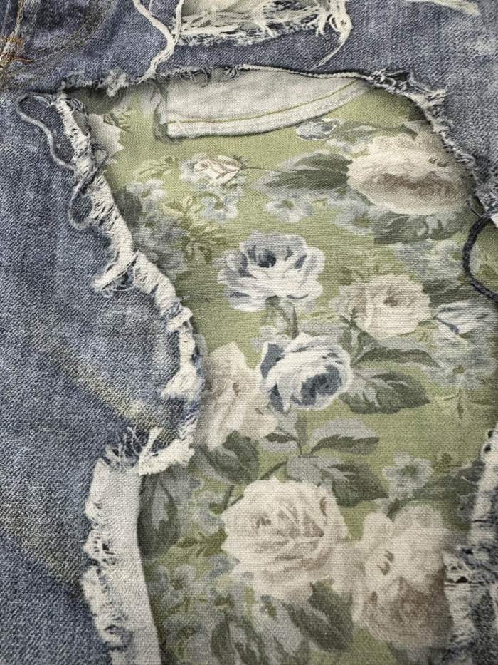 1:1 quality version Heavy Wash Bleach Torn Rip Fray Vintage Floral Lining Patch Baggy Loose Five Inch Denim Bermuda Shorts 29330260