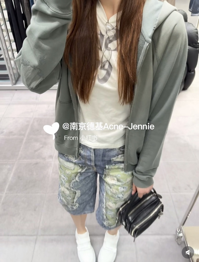 1:1 quality version Heavy Wash Bleach Torn Rip Fray Vintage Floral Lining Patch Baggy Loose Five Inch Denim Bermuda Shorts 29330260