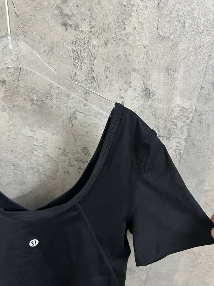 1:1 quality version Wide U Open Back V Neck Fitted Shoulder T-Shirt 2 colors 29330399