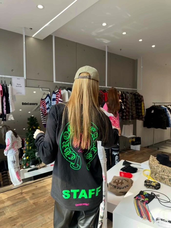 1:1 quality version Back Fluorescent Green Horseshoe STAFF Fluorescent Pink Cross Flower Print Long Sleeve Tee 29334509