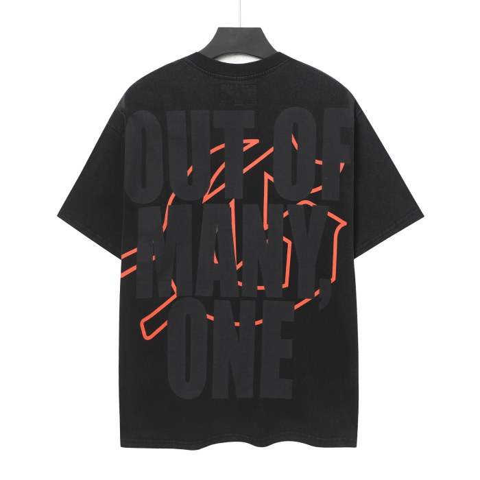 Retro Explosion Street Graphic Streetwear Front Tactical Gear Man Burned Sedan Fire Smoke Orange Outline Gothic Letter Print T-Shirt 2 colors 29354646