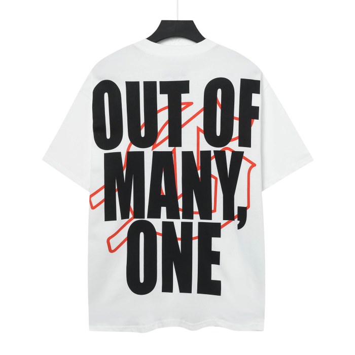 Retro Explosion Street Graphic Streetwear Front Tactical Gear Man Burned Sedan Fire Smoke Orange Outline Gothic Letter Print T-Shirt 2 colors 29354646