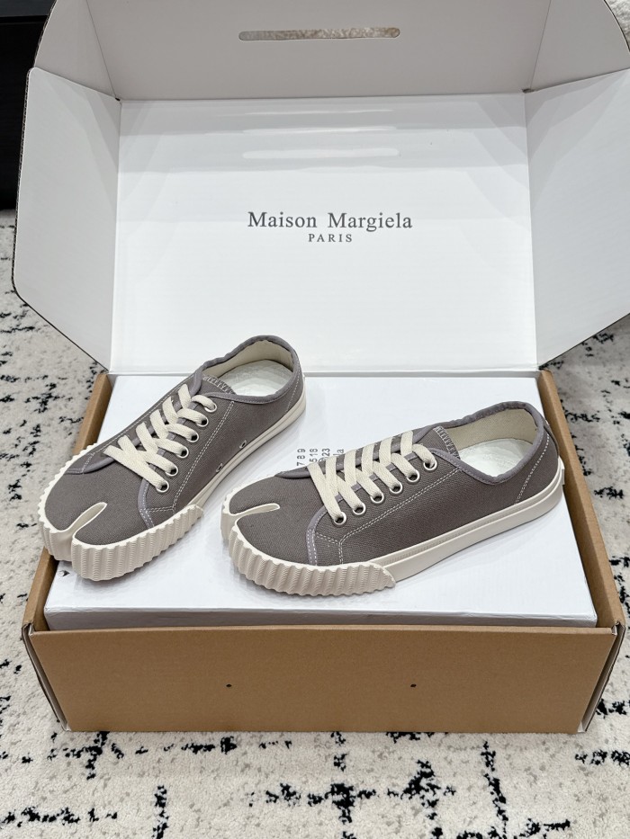 1:1 quality version Split-Toe Canvas Shoes 7 colors 29357995