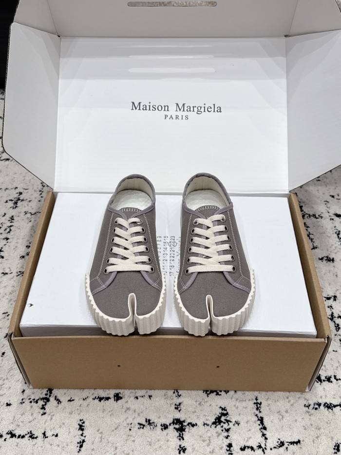 1:1 quality version Split-Toe Canvas Shoes 7 colors 29357995