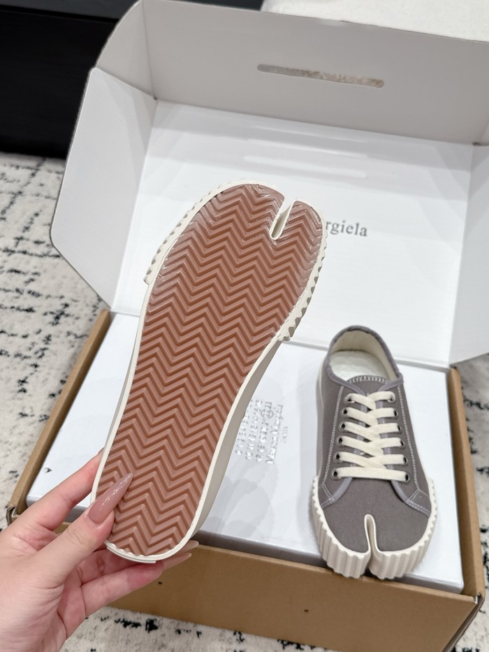 1:1 quality version Split-Toe Canvas Shoes 7 colors 29357995