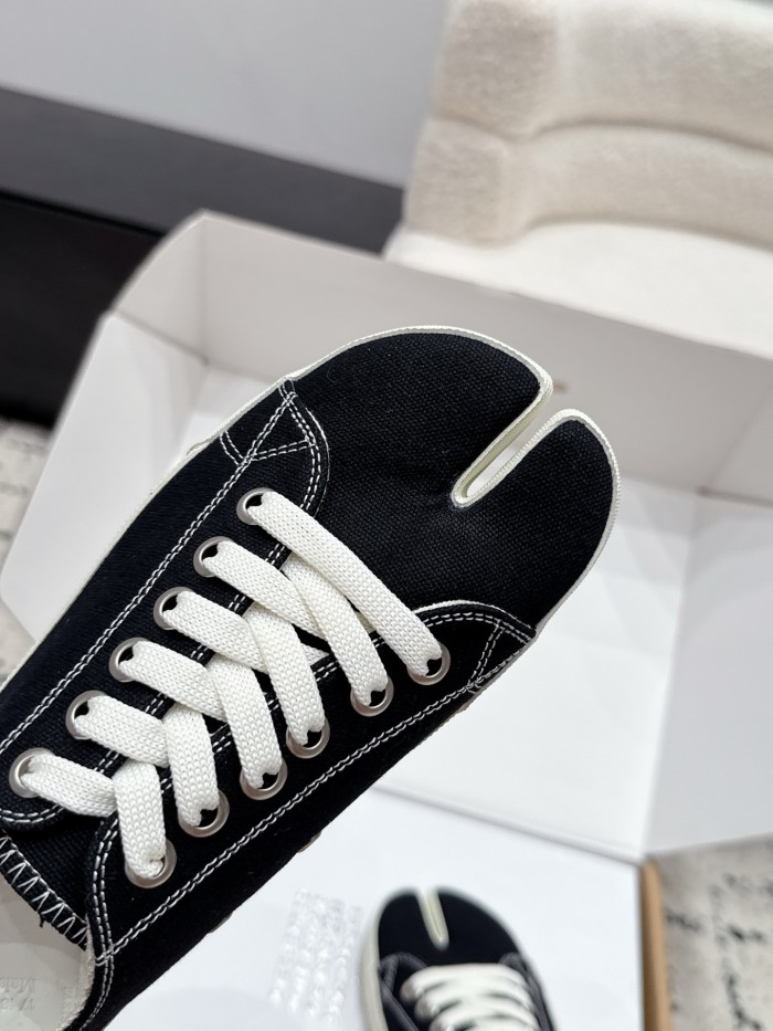 1:1 quality version Split-Toe Canvas Shoes 7 colors 29357995