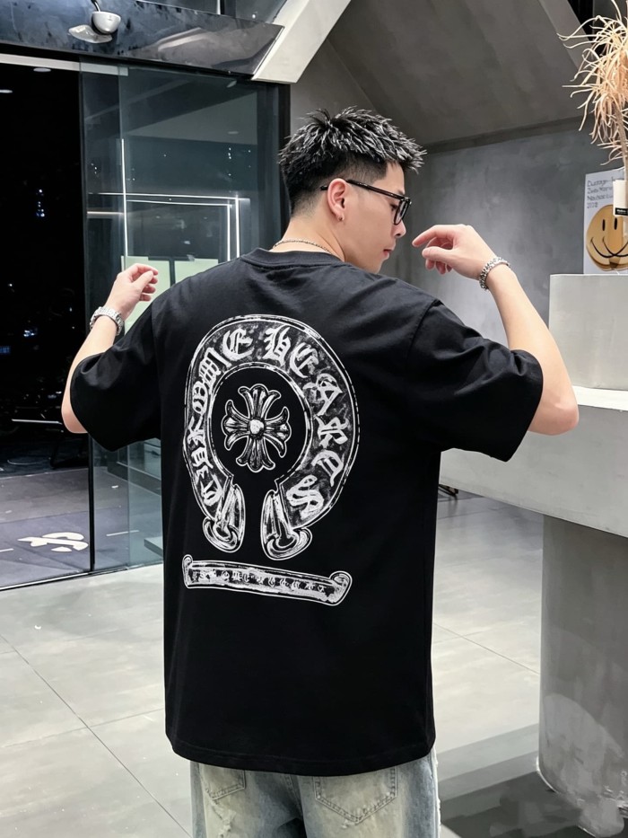 1:1 quality version Front Small Grey Fleur De Lis Chest Print Back Big Horseshoe Gothic Floral Letter Scroll Graphic T-shirt 2 colors 29366194