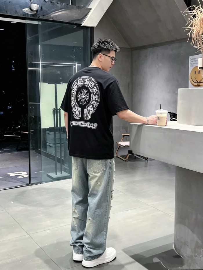 1:1 quality version Front Small Grey Fleur De Lis Chest Print Back Big Horseshoe Gothic Floral Letter Scroll Graphic T-shirt 2 colors 29366194