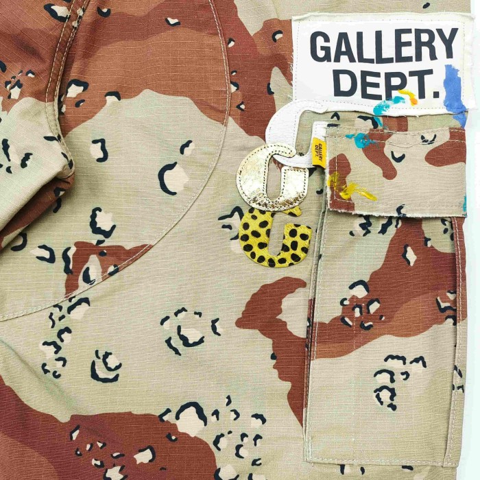1:1 quality versionStreetwear Desert Camo Front And Back Patch Graffiti Print Distressed Multi Pocket Loose Fit Cargo Shorts 29367379