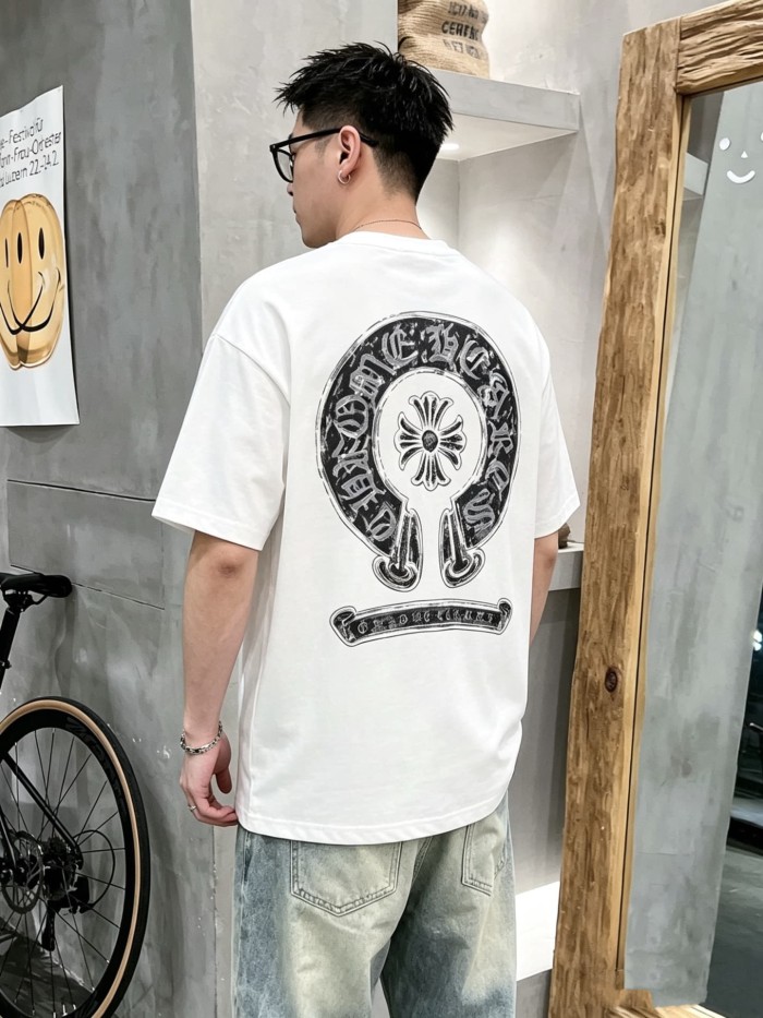 1:1 quality version Front Small Grey Fleur De Lis Chest Print Back Big Horseshoe Gothic Floral Letter Scroll Graphic T-shirt 2 colors 29366194