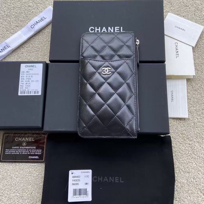 1:1 quality version Classic Style Quilted Diamond Pattern Metal Logo Slim Fit Zipper Card Holder Wallet 29370433