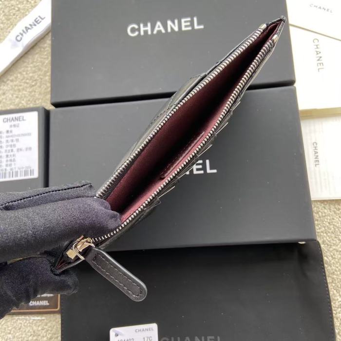 1:1 quality version Classic Style Quilted Diamond Pattern Metal Logo Slim Fit Zipper Card Holder Wallet 29370433