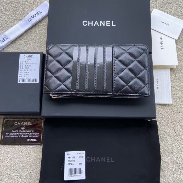 1:1 quality version Classic Style Quilted Diamond Pattern Metal Logo Slim Fit Zipper Card Holder Wallet 29370433
