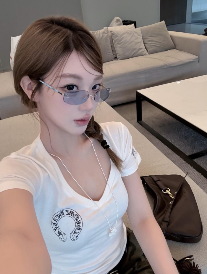 1:1 quality version Y2K Streetwear Double Sided Gothic Horseshoe Letter Cross Print Slim Fit V Neck tee 2 colors 29372508
