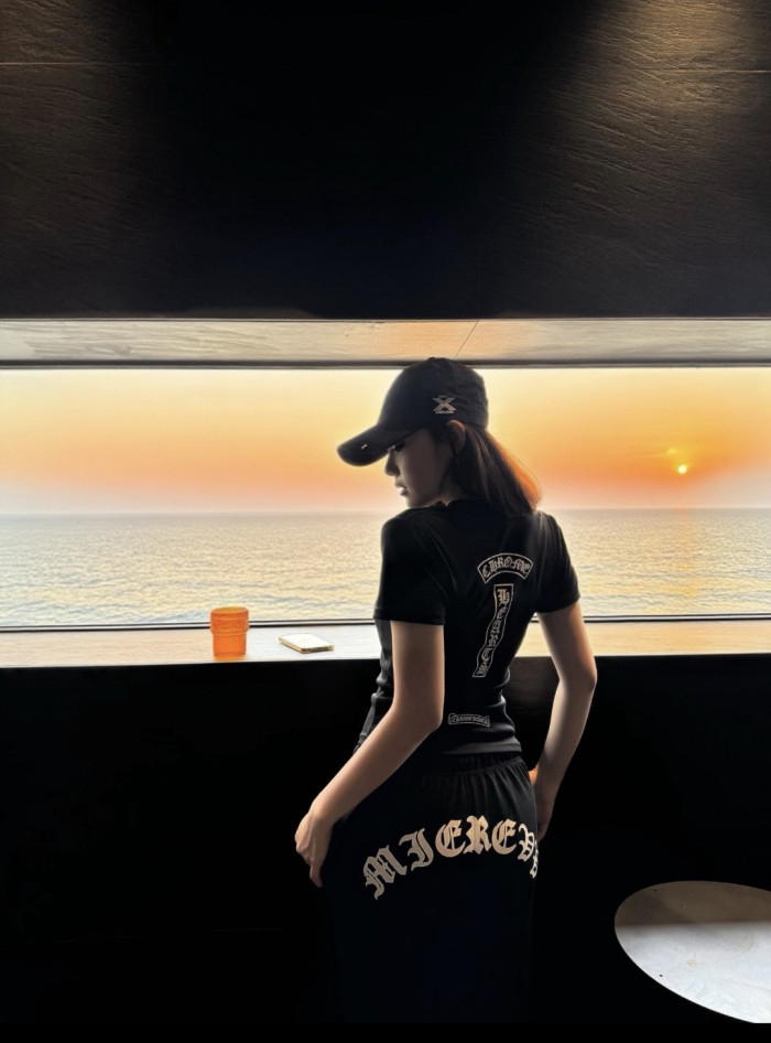 1:1 quality version Y2K Streetwear Double Sided Gothic Horseshoe Letter Cross Print Slim Fit V Neck tee 2 colors 29372508