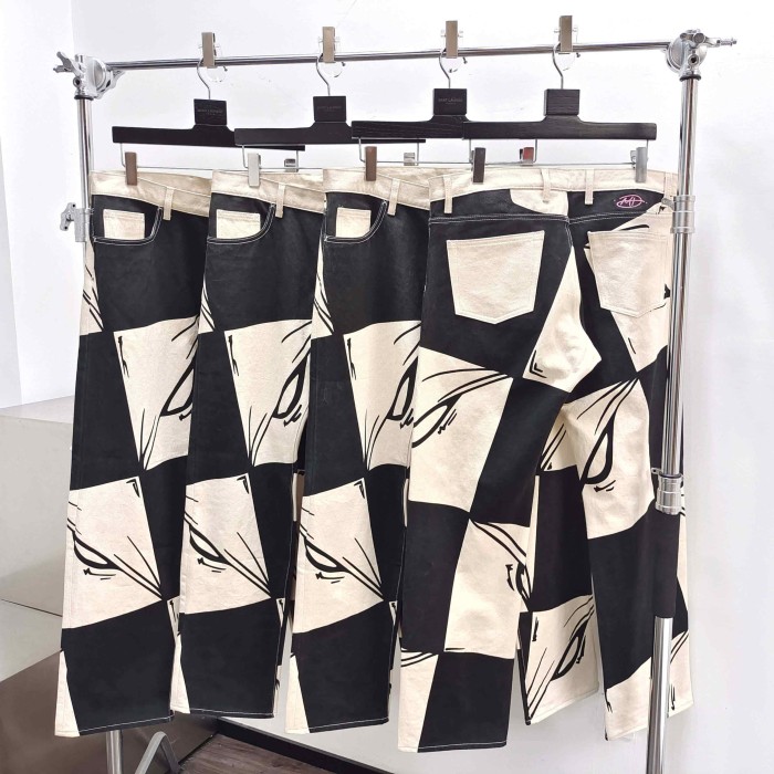 1:1 quality version Black And White Checkered Abstract Eye Print Straight Leg Denim Jeans 29382900