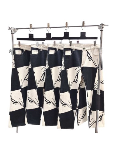 1:1 quality version Black And White Checkered Abstract Eye Print Straight Leg Denim Jeans 29382900