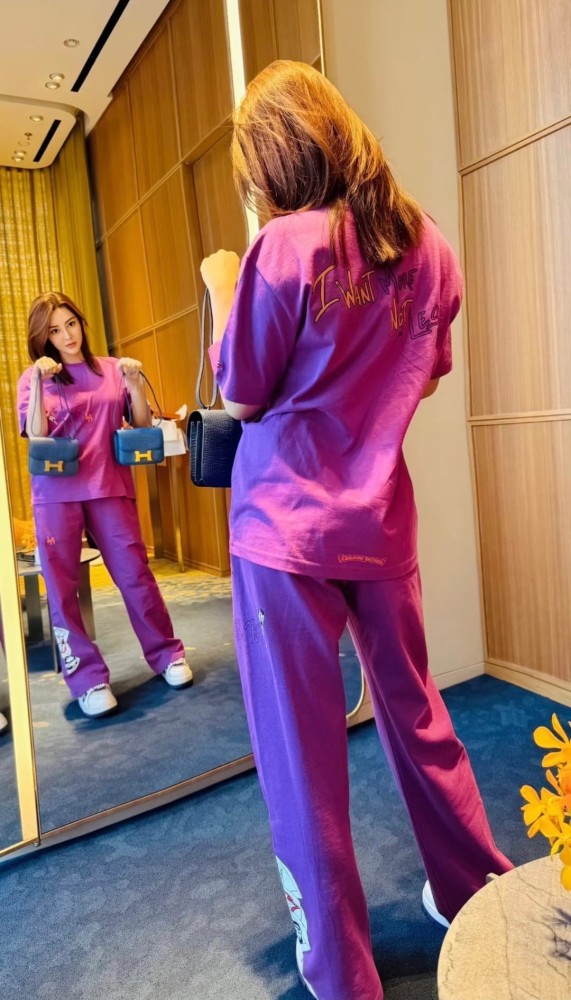1:1 quality version Streetwear Purple Color Graffiti Slogan Poker Print Wide Leg Drawstring Casual Sweatpants 29392390