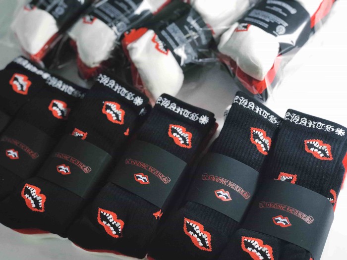 1:1 quality version Red Lip Bite‑Lip Cotton Rib‑Knit Stretch Breathable Mid‑Crew Socks 3 Pairs Per Card 29399281