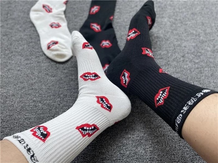 1:1 quality version Red Lip Bite‑Lip Cotton Rib‑Knit Stretch Breathable Mid‑Crew Socks 3 Pairs Per Card 29399281