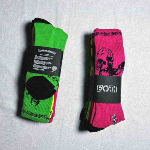 1:1 quality version Foti Skull Figure Print Colorful Thick Terry‑Sole Cotton Socks 3 Pairs Per Card 29399262