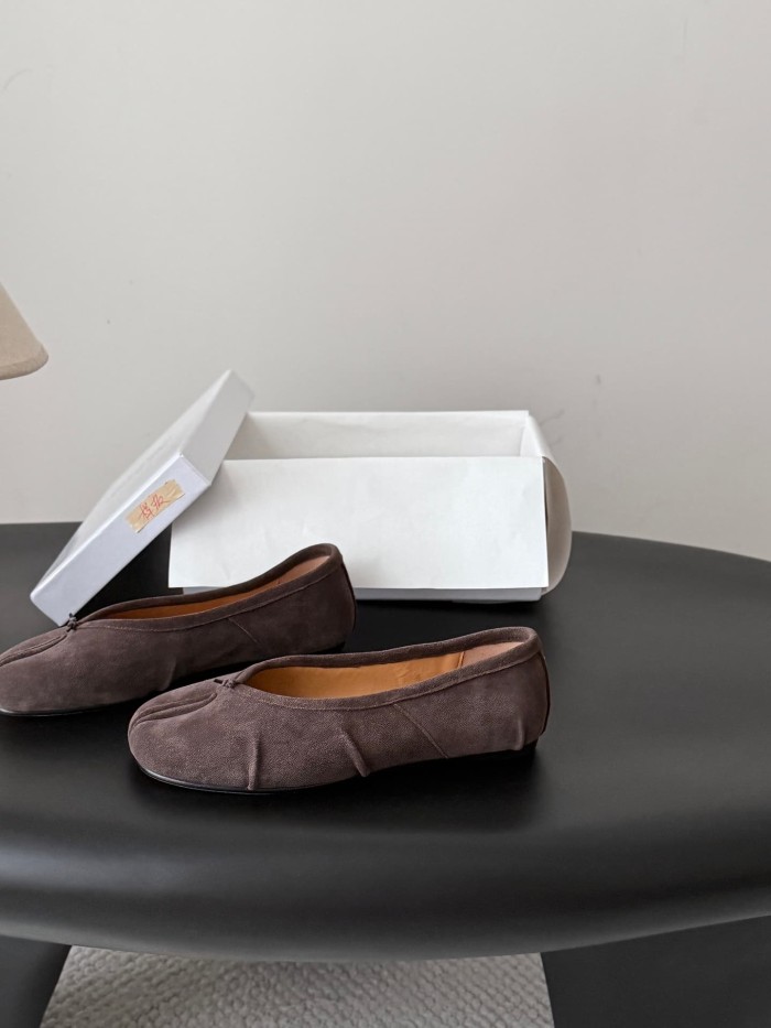 1:1 quality version Tabi Dark Brown Suede Split Toe V Neck Bow Ballet Flats Shoes 29463535