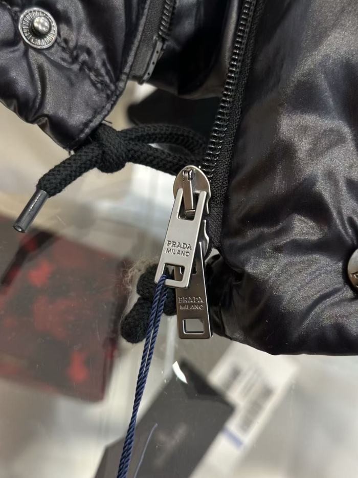 1:1 quality version Metal Triangle Logo Stand Collar Quilted Zip-Up Down Jacket 2 colors 29481594