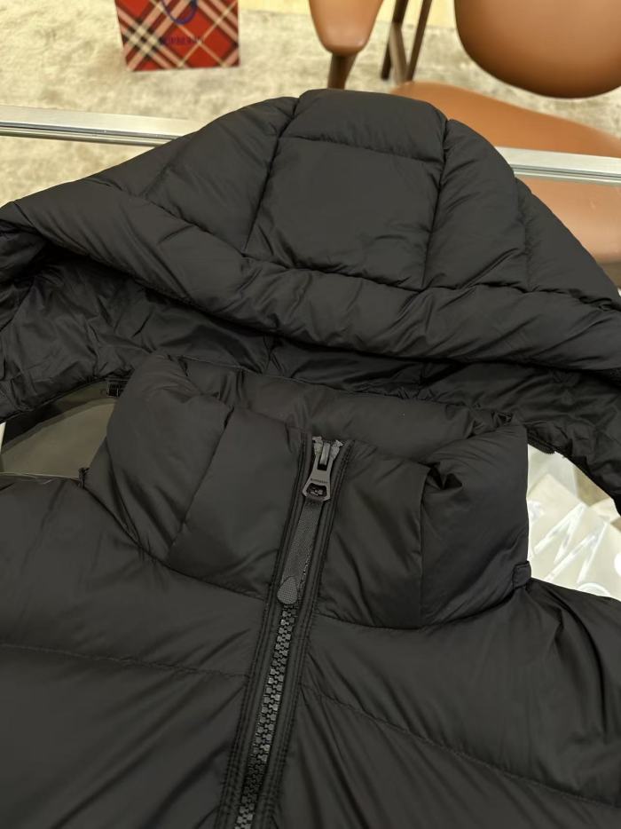 1:1 quality version Rubber Logo Patch Hooded Quilted Casual Zip-Up Down Jacket 3 colors 29481485