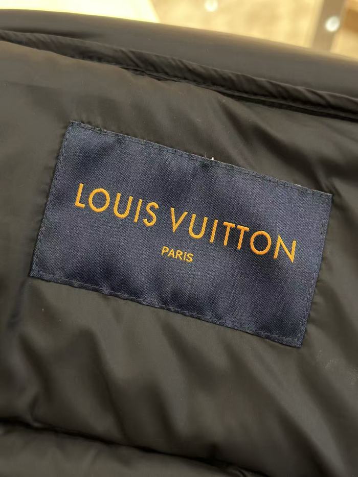 1:1 quality version Curved Quilted Rubber Patch Hooded Zip-Up Down Jacket 29481570