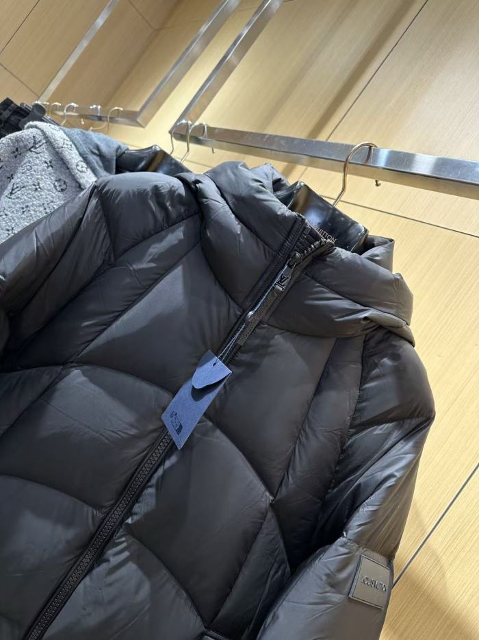1:1 quality version Curved Quilted Rubber Patch Hooded Zip-Up Down Jacket 29481570