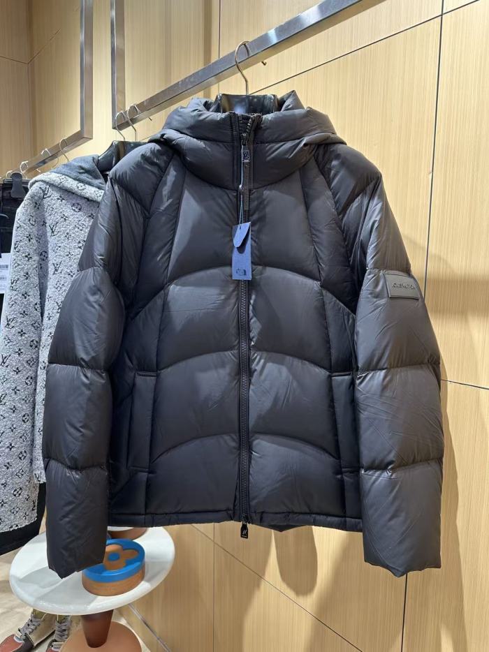 1:1 quality version Curved Quilted Rubber Patch Hooded Zip-Up Down Jacket 29481570