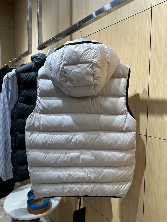 1:1 quality version Solid Color Hooded Badge Zipper Sleeveless Down Vest 2 colors 29495381