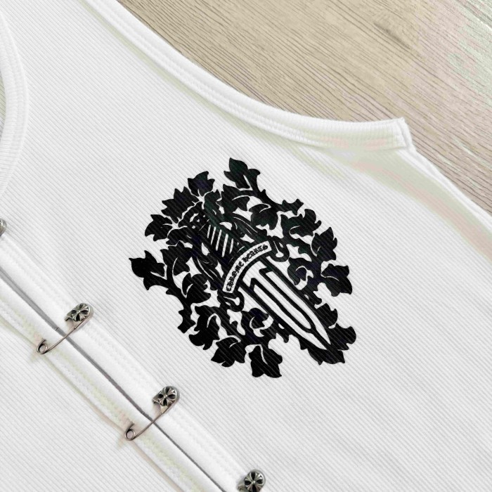 1:1 quality version Sword Vine Shield Emblem Print Silver Pin Ribbed Slim Cropped Tank Top for girls 29495022