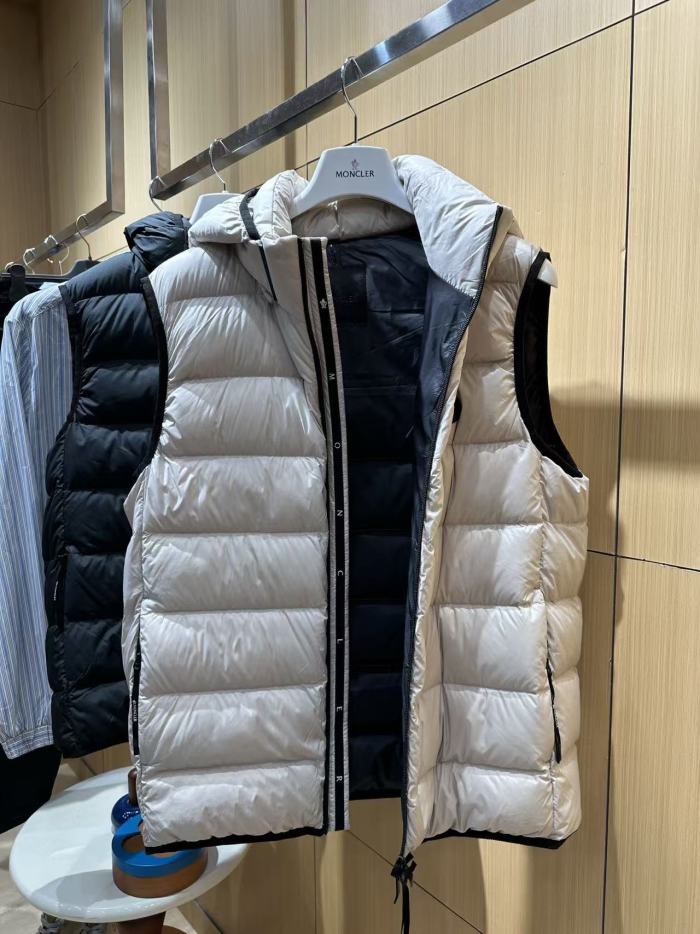 1:1 quality version Solid Color Hooded Badge Zipper Sleeveless Down Vest 2 colors 29495381