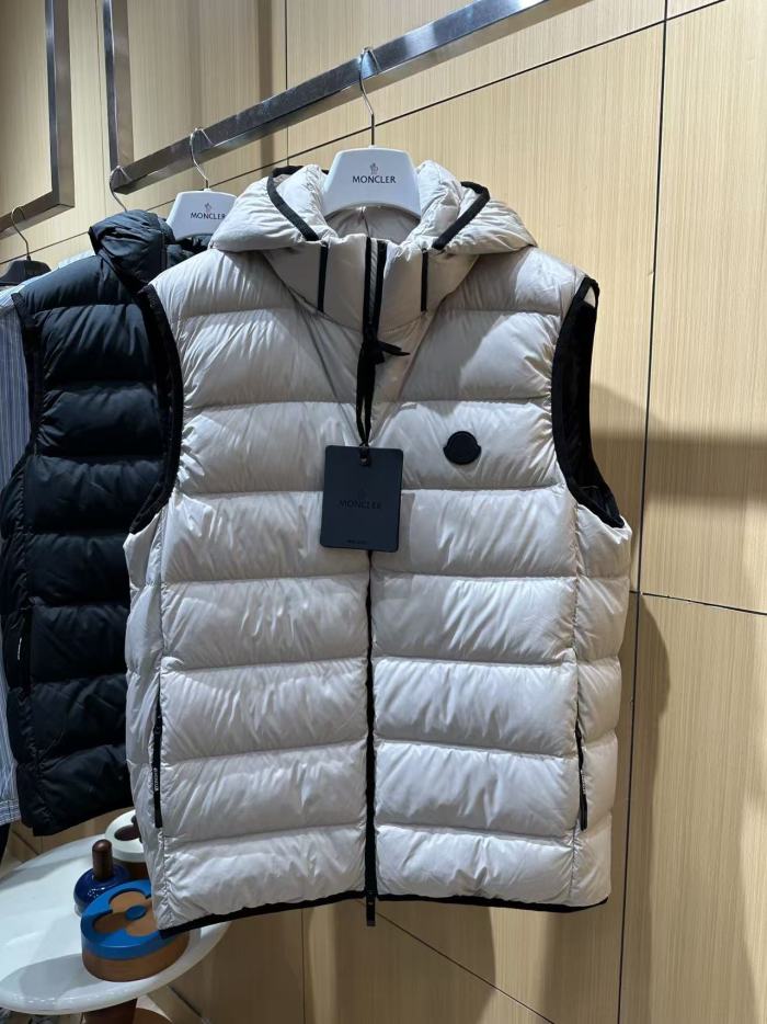 1:1 quality version Solid Color Hooded Badge Zipper Sleeveless Down Vest 2 colors 29495381