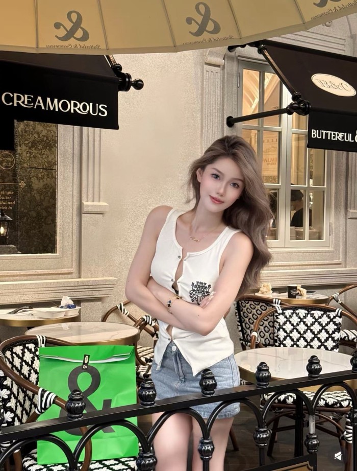 1:1 quality version Sword Vine Shield Emblem Print Silver Pin Ribbed Slim Cropped Tank Top for girls 29495022