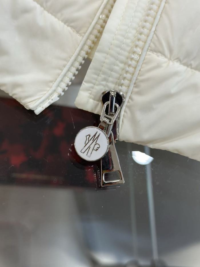1:1 quality version Stand Collar Badge Logo Zipper Channel Quilted Slim Fit Down Jacket 2 colors 29498026