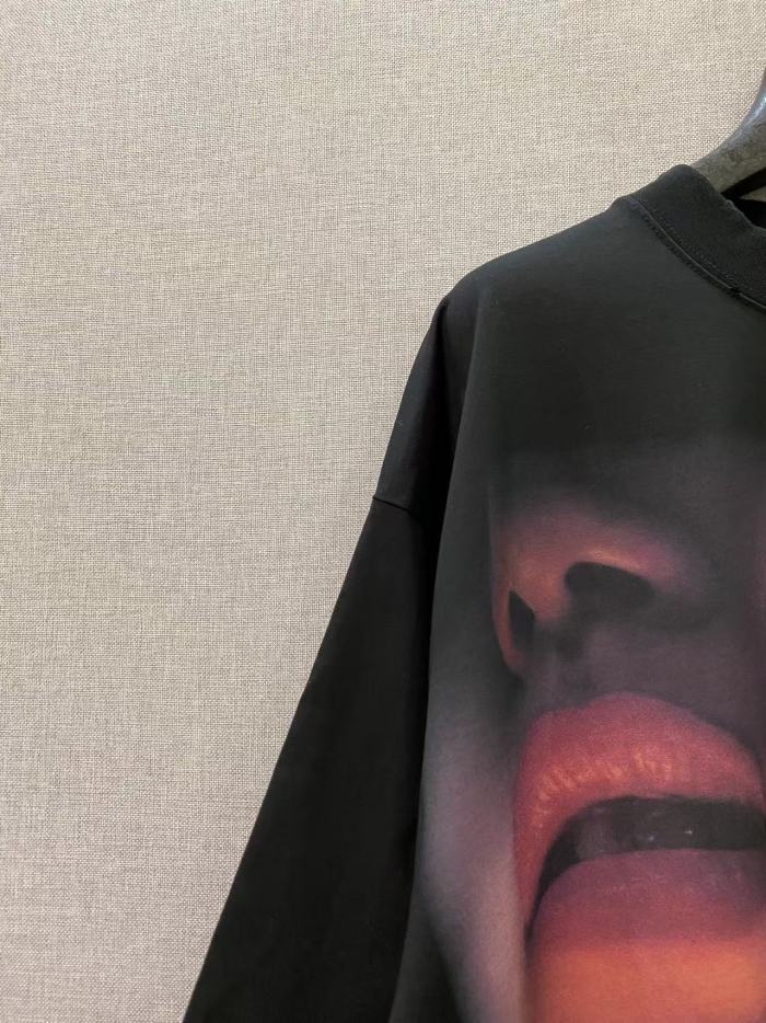 1:1 quality version Blurred Lips Portrait Rhinestone Drip Look Away Distressed Oversized Tee 29503984