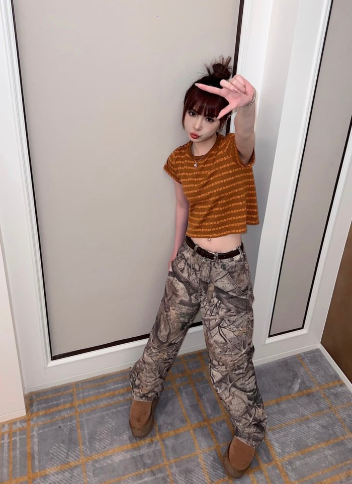 1:1 quality version Brown All Over CH Letter Cross Jacquard Stripe Cropped Tee for girls 29527336