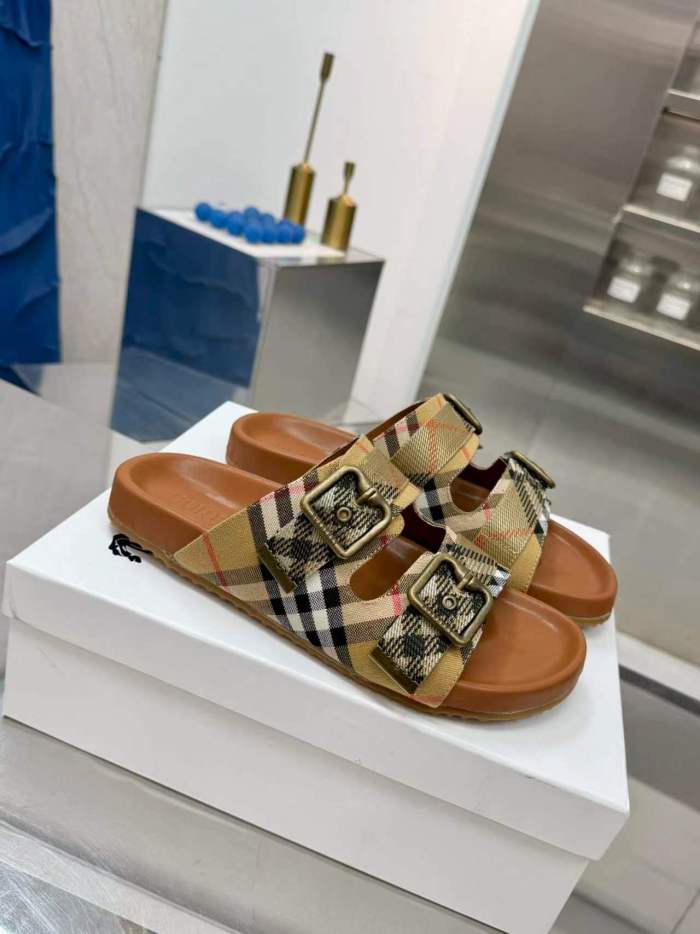 1:1 quality version Couple Style Embroidery Thread Embossed Plaid Cow Suede Thick Sole Slippers 29527427