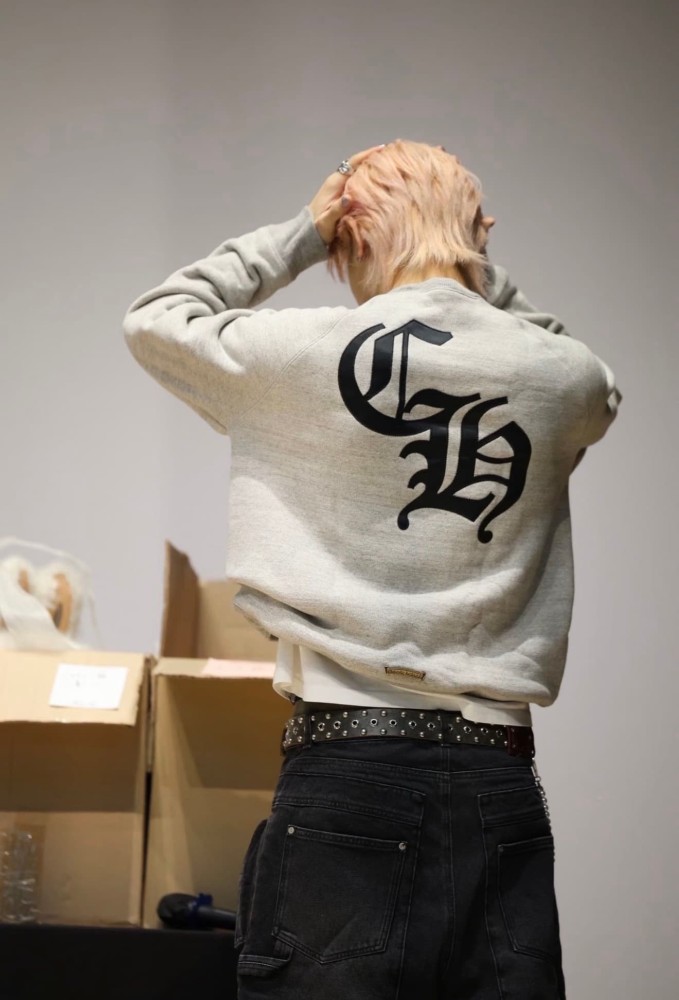 1:1 quality version Black Cross Chest Embroidery Back CH Gothic Script Crewneck Sweatshirt 29527486
